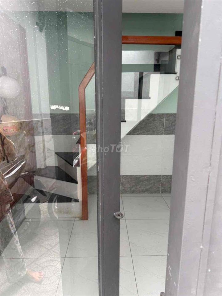 nhà cho thuê đối diên bênh viện q12