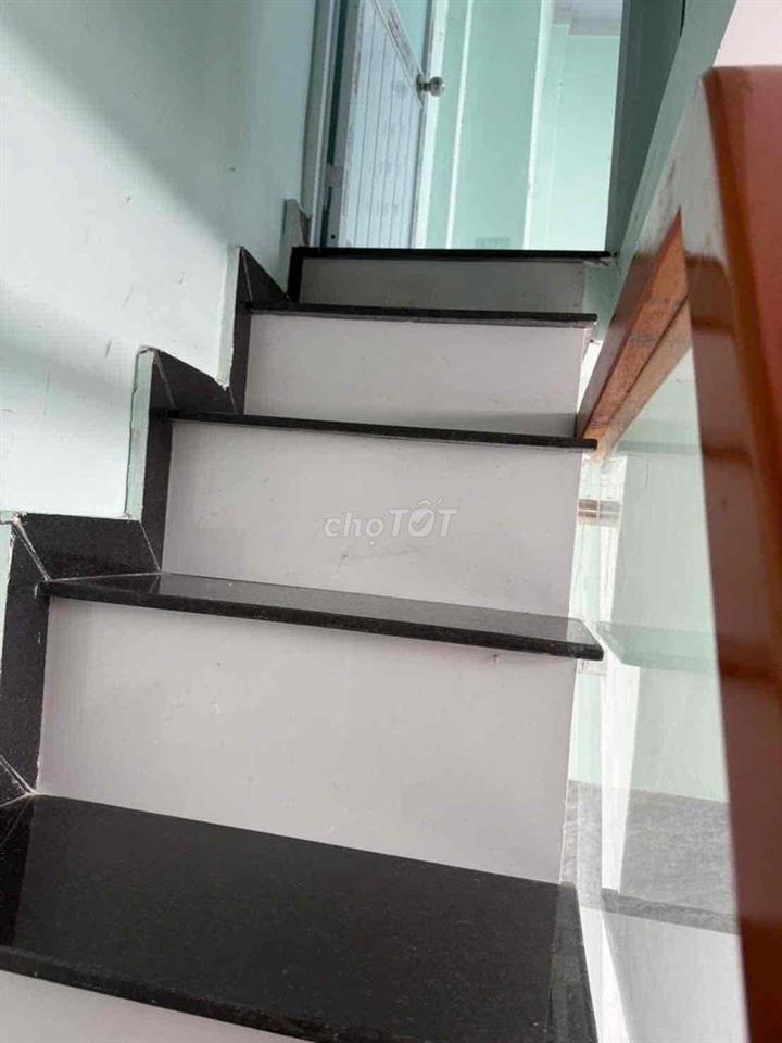 nhà cho thuê đối diên bênh viện q12