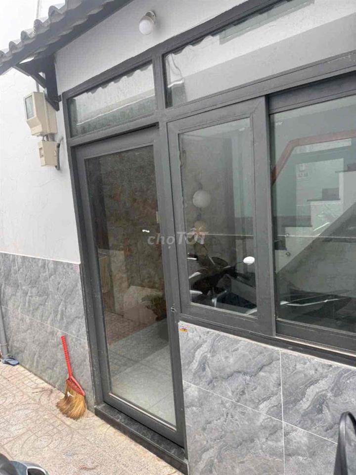 nhà cho thuê đối diên bênh viện q12