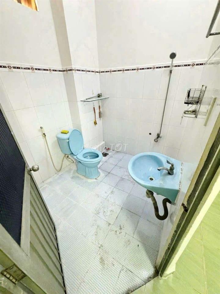 MT hiền vương mua bán sầm uất