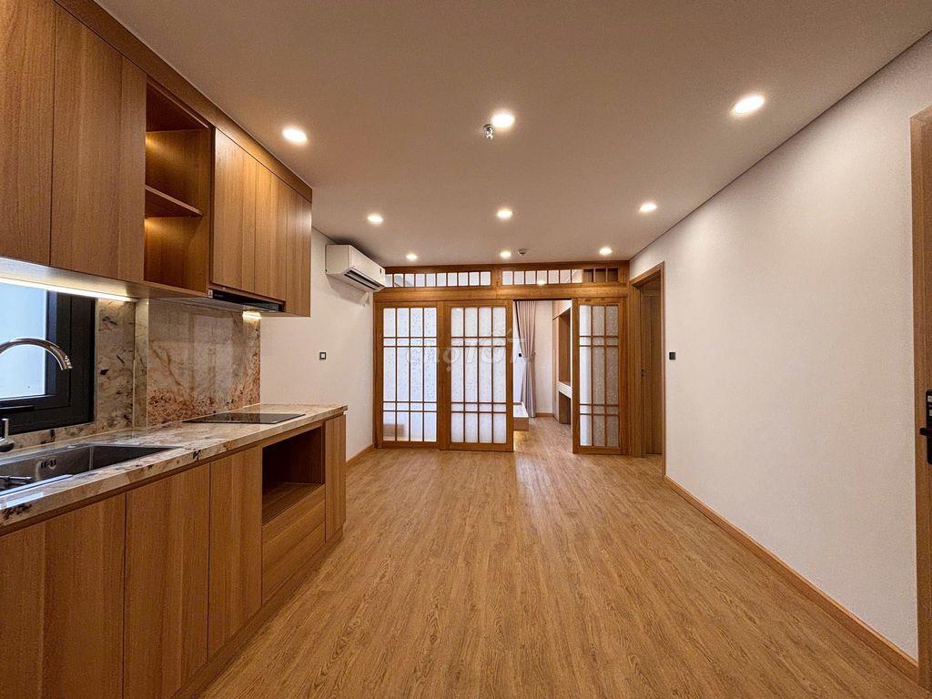 HOT!! 2N2WC Lạc Long Quân, full đồ cao cấp, gần Hồ Tây, ô tô đỗ cửa