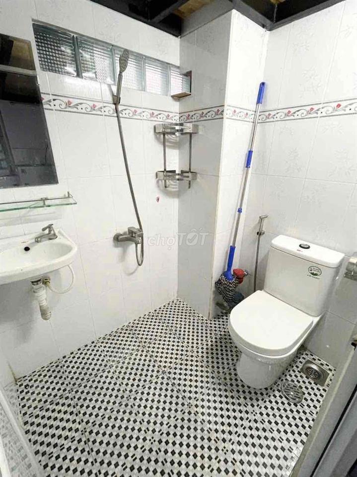 PHÒNG DUPLEX CÓ BAN CÔNG PHÙ HỢP Ở TỪ 3-4 BẠN NGAY SÁT BÊN ĐH VĂN LANG