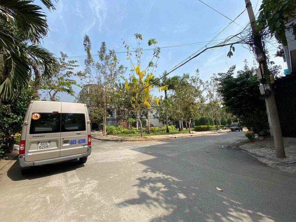 PHÒNG DUPLEX CÓ BAN CÔNG PHÙ HỢP Ở TỪ 3-4 BẠN NGAY SÁT BÊN ĐH VĂN LANG