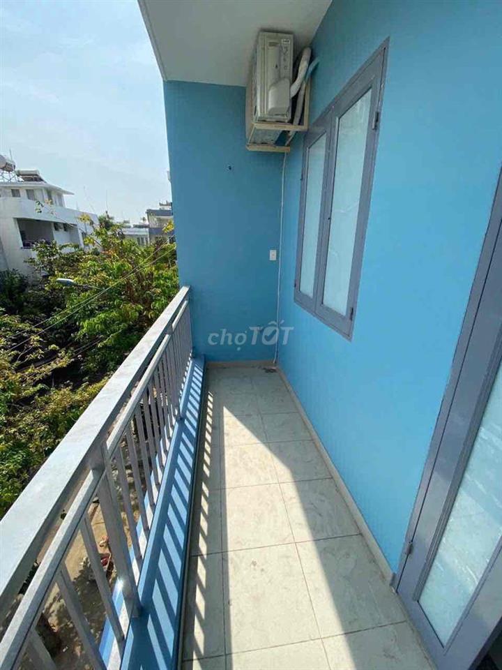 PHÒNG DUPLEX CÓ BAN CÔNG PHÙ HỢP Ở TỪ 3-4 BẠN NGAY SÁT BÊN ĐH VĂN LANG