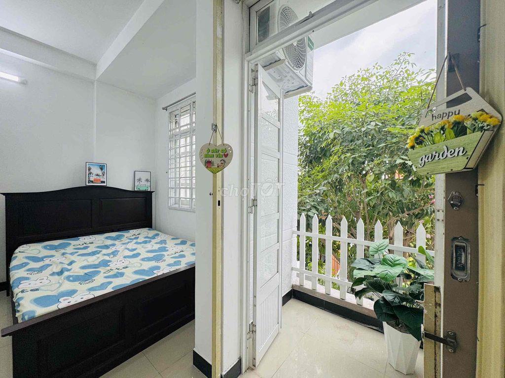PHÒNG DẠNG STUDIO BAN CÔNG SIÊU THOÁNG MÁT NGAY SÁT BÊN ĐH VĂN LANG