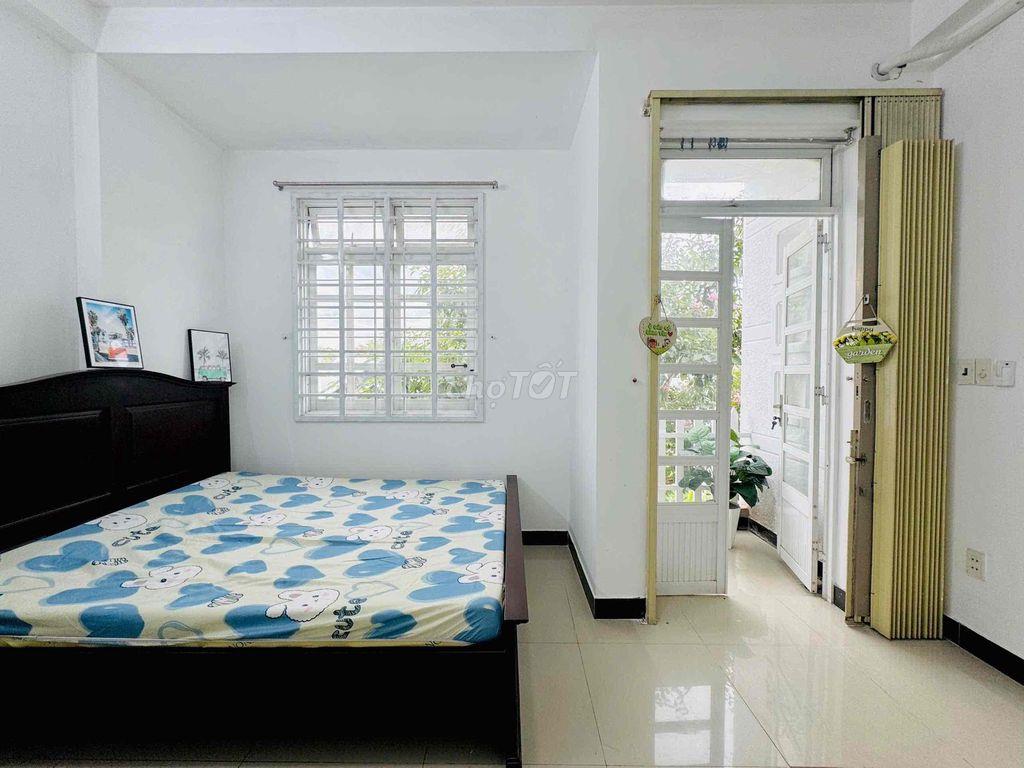 PHÒNG DẠNG STUDIO BAN CÔNG SIÊU THOÁNG MÁT NGAY SÁT BÊN ĐH VĂN LANG