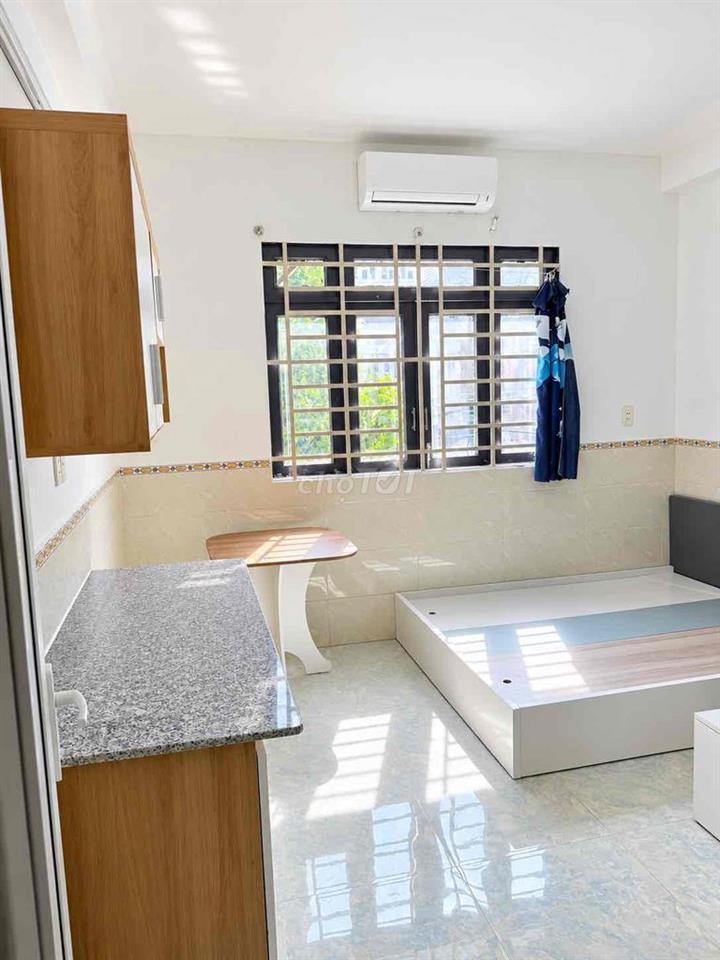PHÒNG FULL NỘI THẤT – CỬA SỔ TRỜI