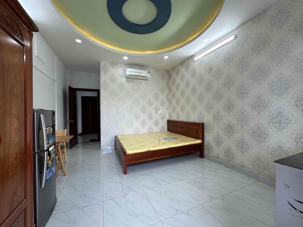 PHÒNG BAN CÔNG FULL NỘI THẤT – RỘNG 30M²