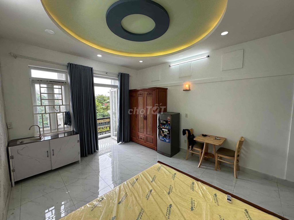 PHÒNG BAN CÔNG FULL NỘI THẤT – RỘNG 30M²