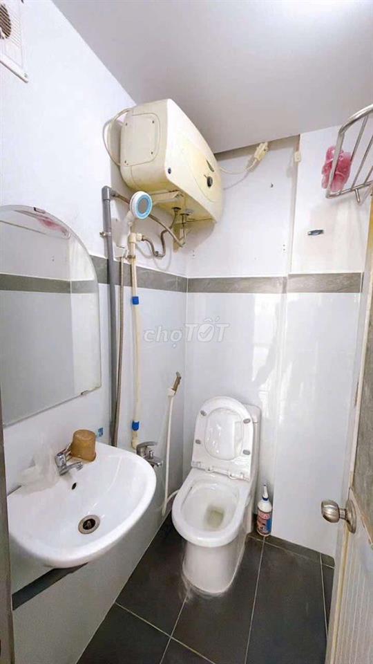 cho thuê nguyên căn 4 tầng hẻm xe hơi cách mặt tiền 1 căn 