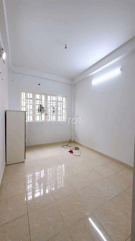 cho thuê nguyên căn 4 tầng hẻm xe hơi cách mặt tiền 1 căn 