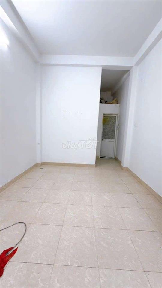 cho thuê nguyên căn 4 tầng hẻm xe hơi cách mặt tiền 1 căn 