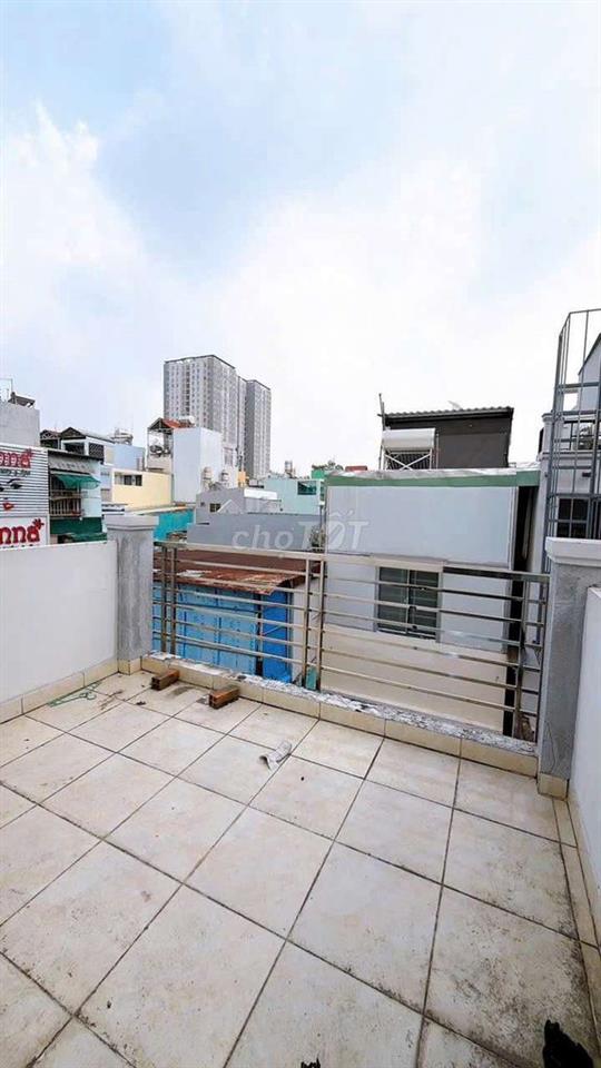 cho thuê nguyên căn 4 tầng hẻm xe hơi cách mặt tiền 1 căn 