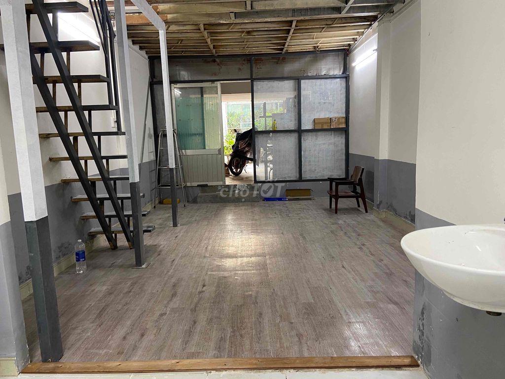 Cho thuê phòng lớn 33m² – Hẻm xe hơi, có sân để xe