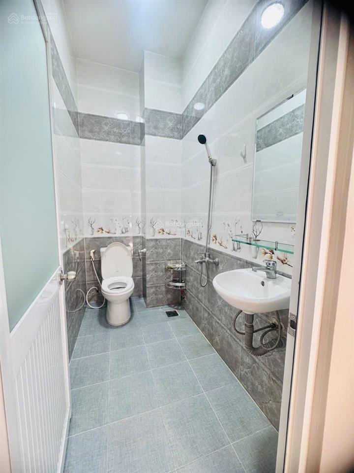 Cho thuê nhà nguyên căn, 4pn, 5wc, 240m2