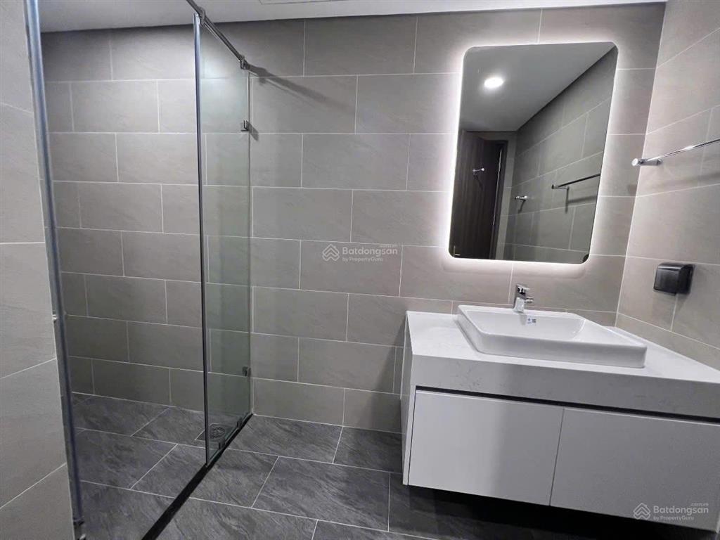 Bán căn hajadin tầng trung. view trực diện hồ tây nhìn đường võ chí công
