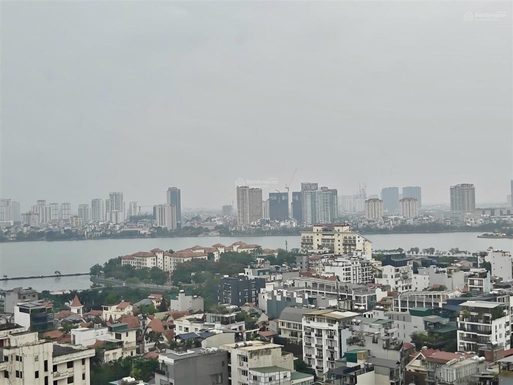 111m². 3pn. tầng cao. ban công đầu rồng lạc long quân. d’. le roi soleil. 59 xuân diệu