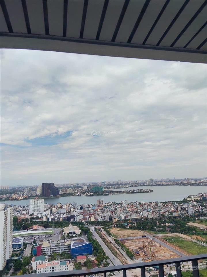 Cho thuê căn hộ 3pn, 103m2, view thẳng hồ tây, nhà mới chưa qua sử dụng