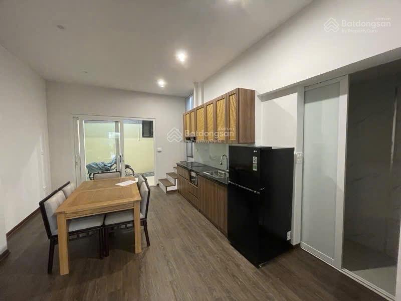 Cho thuê căn villa có chỗ để xe oto view hồ ngõ 35 đặng thai mai, quảng an, tây hồ