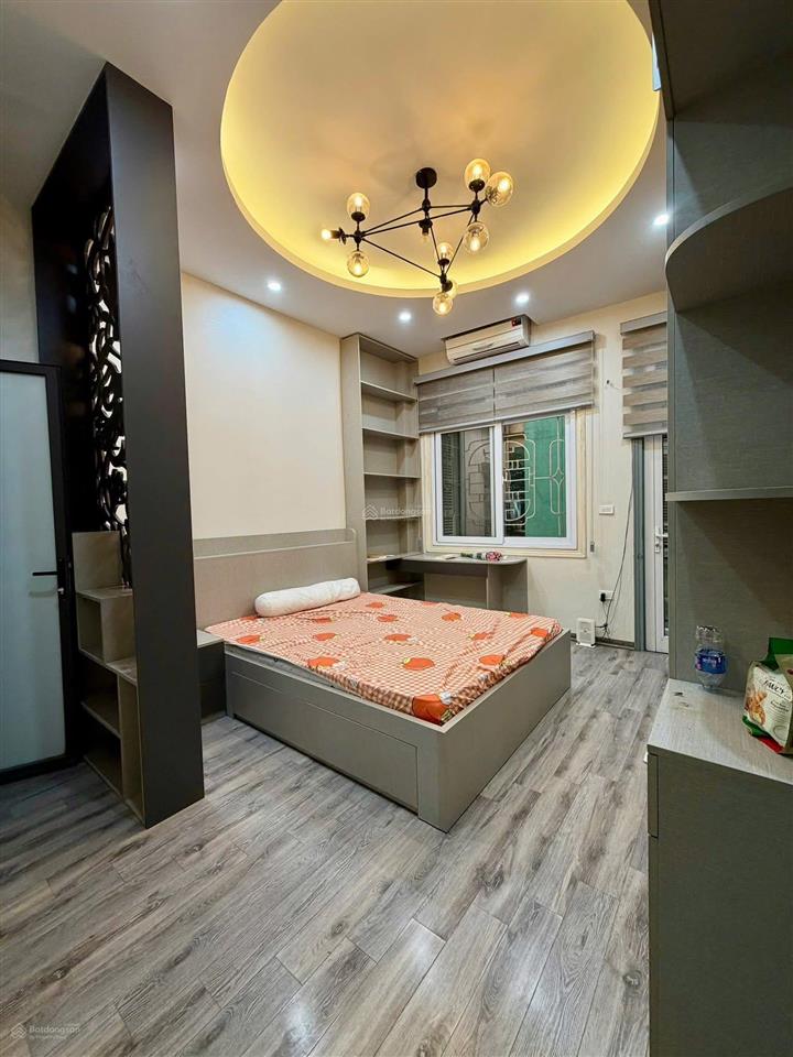 Cho thuê nhà đầu ngõ 40 xuân diệu, tây hồ. 4 tầng