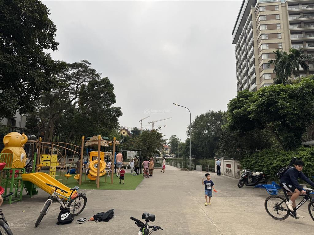 Cho thuê căn villa có chỗ để xe ô tô view hồ ngõ 35 đặng thai mai, quảng an, tây hồ