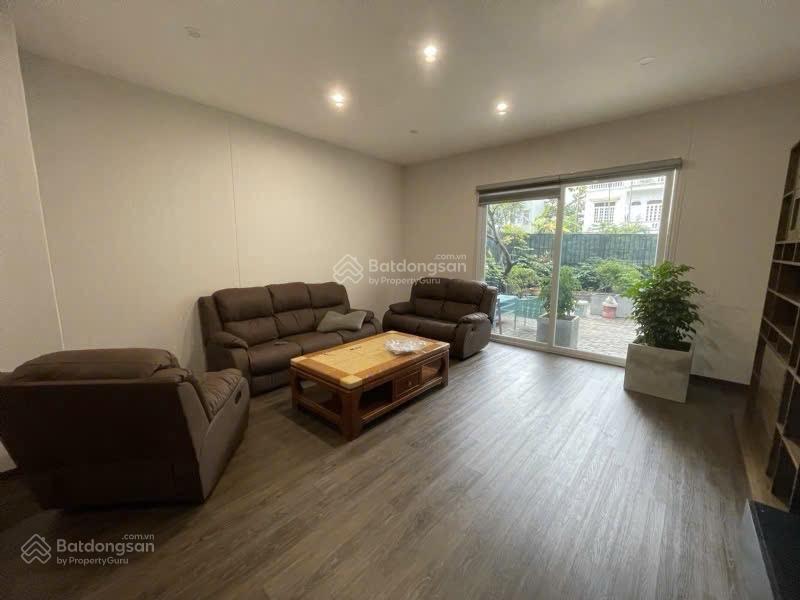 Cho thuê căn villa có chỗ để xe ô tô view hồ ngõ 35 đặng thai mai, quảng an, tây hồ
