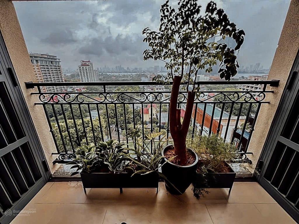 146m2 căn góc, ban công đường đặng thai mai. nhà mới nguyên, nội thất cao cấp