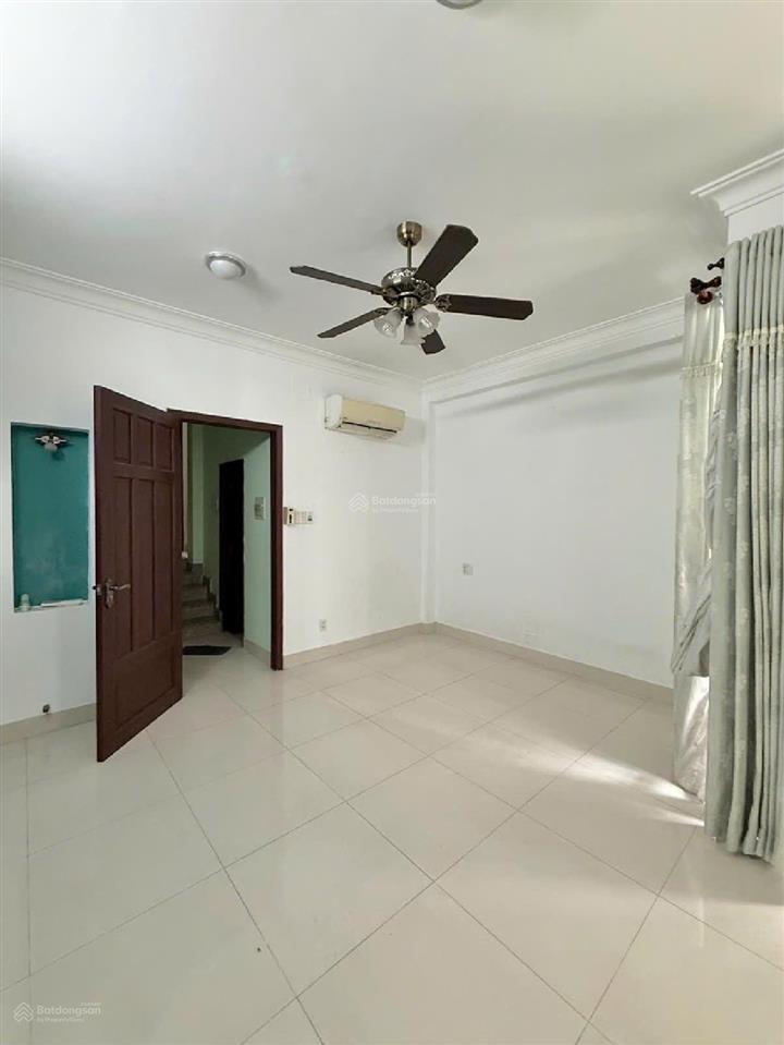 Vip mặt tiền hoa lan phan xích long phú nhuận 5 tầng chỉ 16,4 tỷ