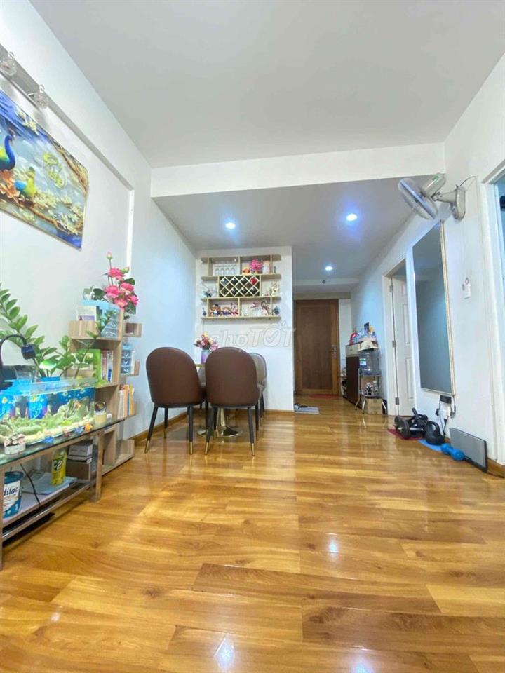 Chính chủ bán căn hộ có ban công thoáng mát quanh năm