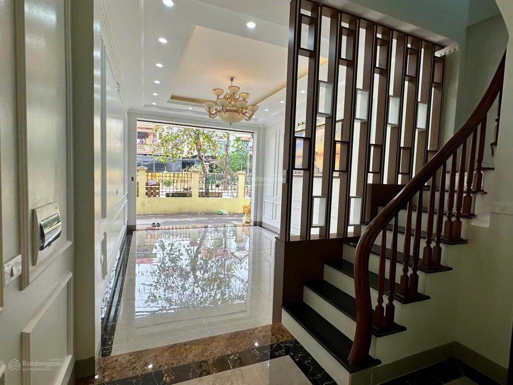 Bán nhà xây mới lạc long quân, cầu giấy 63m2x6 tầng thang máy ôtô vào kinh doanh chỉ hơn 19 tỷ.
