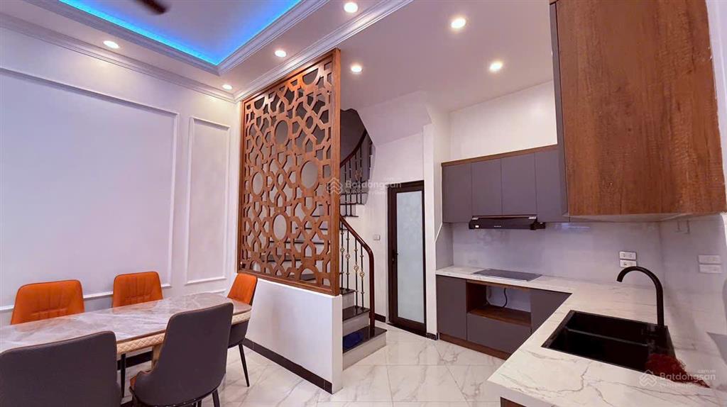 Cực hiếm!! nhỉnh 7 tỷ có nhà 35m2 xây 5 tầng phố văn cao, liễu giai, ba đình gần phố