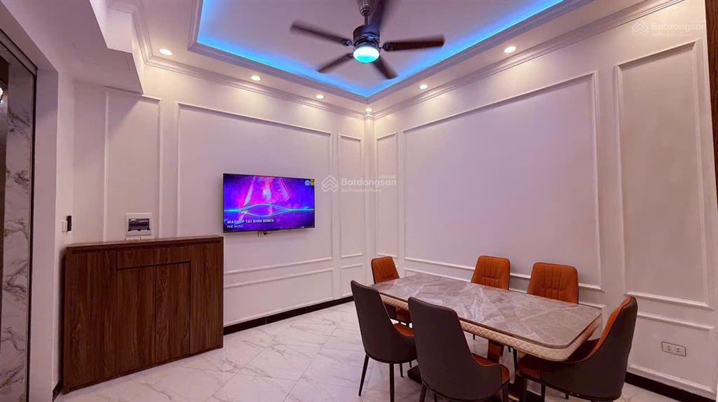 Cực hiếm!! nhỉnh 7 tỷ có nhà 35m2 xây 5 tầng phố văn cao, thụy khuê, tây hồ gần phố