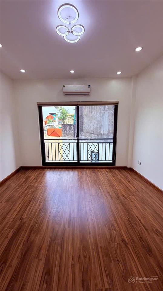 Cực hiếm!! nhỉnh 7 tỷ có nhà 35m2 xây 5 tầng phố văn cao, thụy khuê, tây hồ gần phố