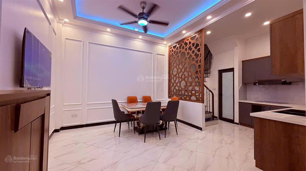 Cực hiếm!! nhỉnh 7 tỷ có nhà 35m2 xây 5 tầng phố văn cao, thụy khuê, tây hồ gần phố