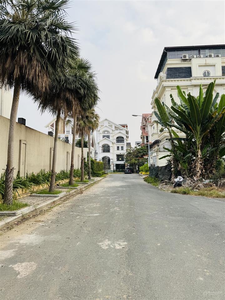 Làm hàng xóm với siêu dinh thự lớn nhất huy hoàng khi sở hữu lô đất giá tốt nhất hiện tại