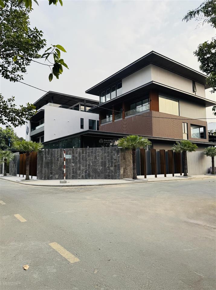 Làm hàng xóm với siêu dinh thự lớn nhất huy hoàng khi sở hữu lô đất giá tốt nhất hiện tại