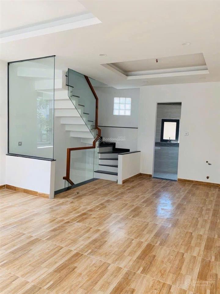 Nhà đường số 32 sát nguyễn thị định, đang mở rộng 30m đang gần hoàn thiện