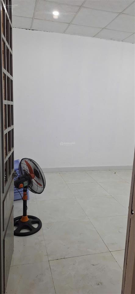 Hàng hiếm duy nhất mặt tiền hoàng thị loan có nhà cấp 4 vị trí đẹp chào bán
