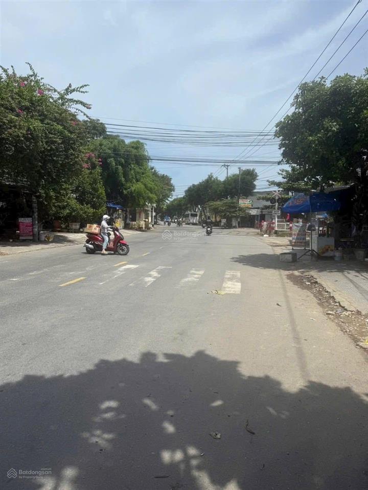 Mặt tiền đường 10.5m thông biển kẹp kiệt giá rẻ