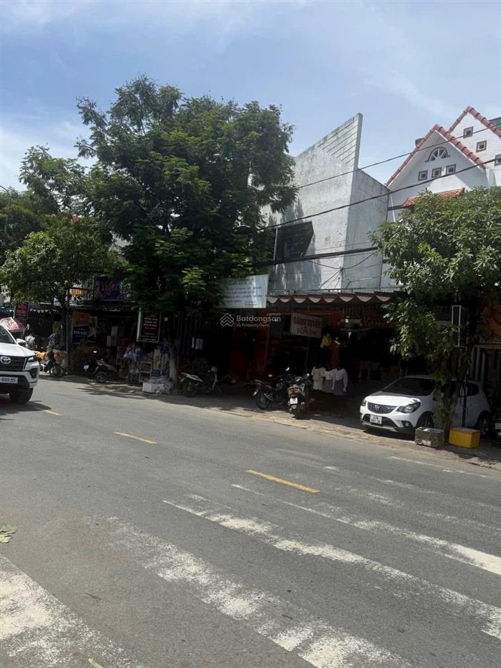 Mặt tiền đường 10.5m thông biển kẹp kiệt giá rẻ