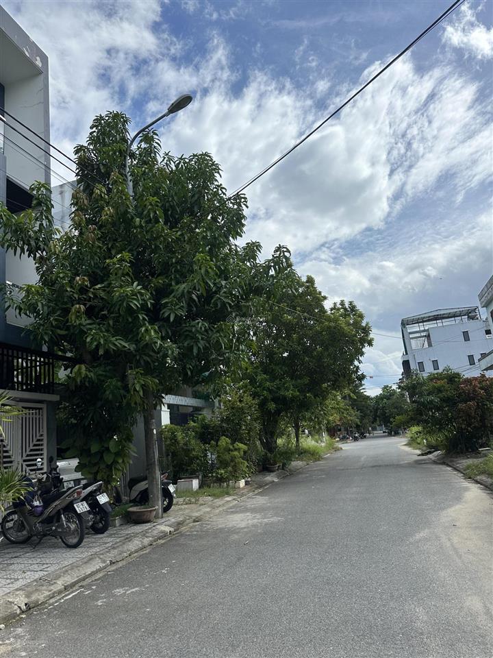 Sập hầm mặt tiền đường 5.5m hoà phú 8