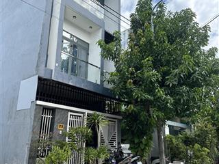 Sập hầm mặt tiền đường 5.5m hoà phú 8
