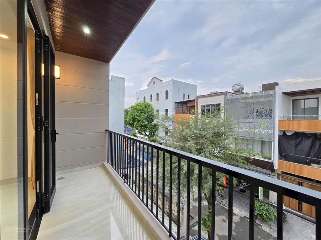 Nhà đẹp gần biển đà nẵng mới 100% full nội thất giá tốt