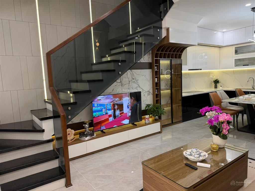 Nhà 3 tầng gần biển đà nẵng mới 100% full nội thất dòng tiền cho thuê cao