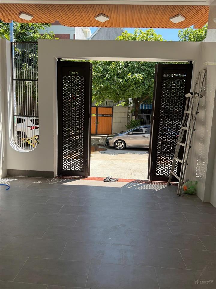 Nhà 3 tầng gần biển đà nẵng mới 100% full nội thất dòng tiền cho thuê cao