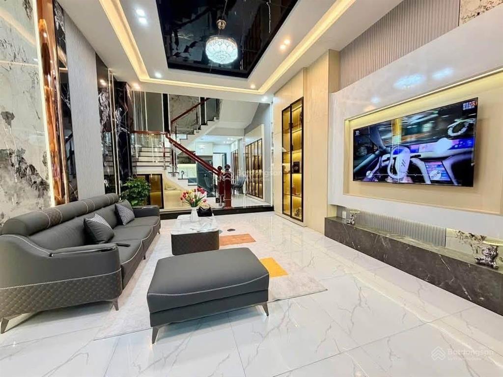 Nhà mới full nội thất cách biển hơn 100m, vị trí đẹp kề trung tâm đà nẵng