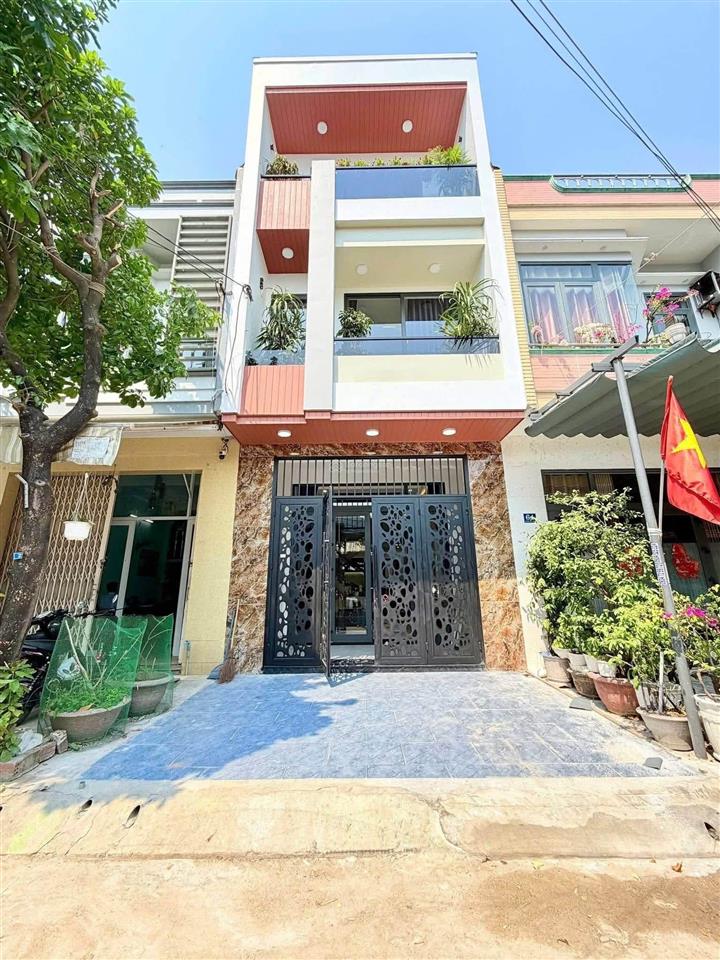 Nhà mới full nội thất cách biển hơn 100m, vị trí đẹp kề trung tâm đà nẵng
