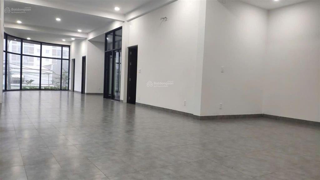 Cho thuê nhà sau lưng bến xe đà nẵng phù hợp làm văn phòng và dạy học