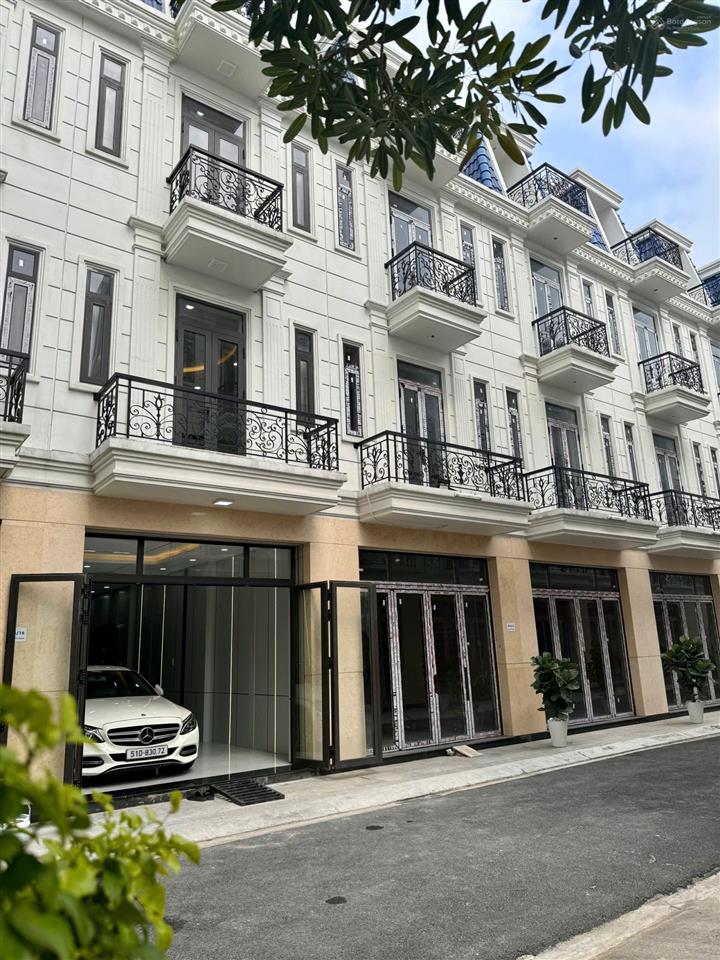 Nhà đẹp tân phú ở liền đối diện công viên khu compound an ninh 24/24 0939 368 ***