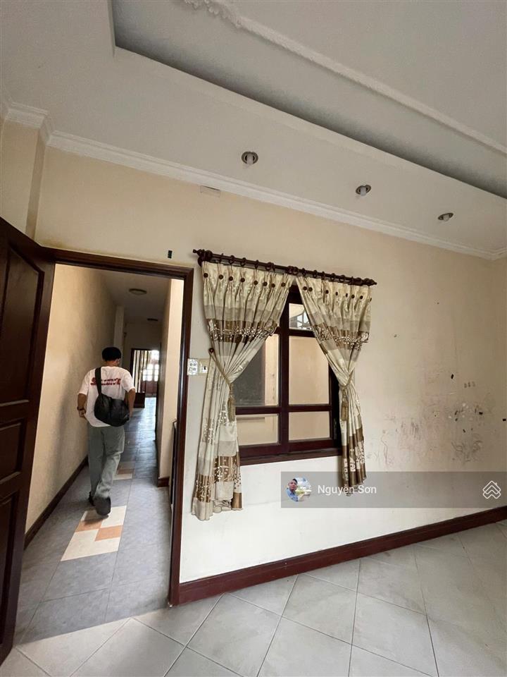 Bán nhà lớn 300m2 sàn  2 sân vườn 6 phòng ngủ  5wc đường 4m, xuân thới đông 2, chỉ 7,2 tỷ